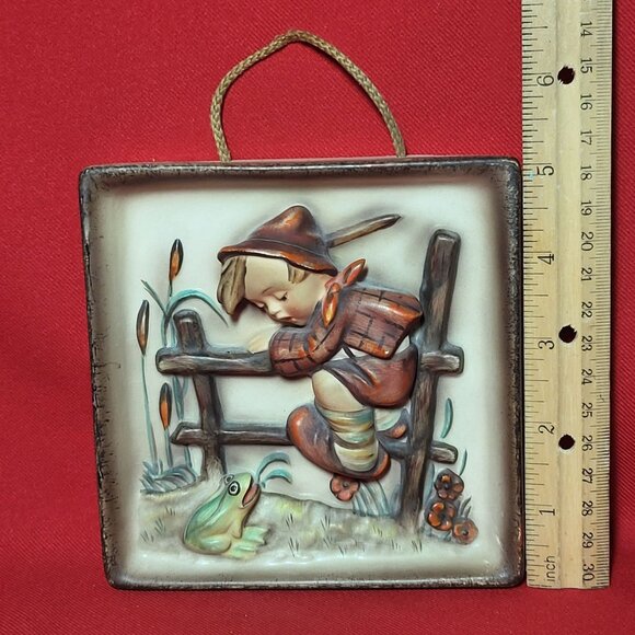 Vintage MJ Hummel Retreat to Safety Wall Plaque Hanging Decor - Picture 10 of 11